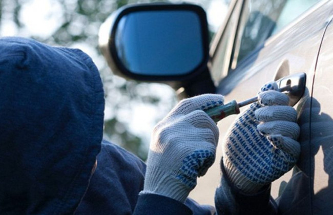 На Київщині небезпечна банда викрадала елітні авто