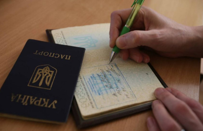 Регистрировать место проживания можно будет онлайн, а штампа в паспорте больше не будет