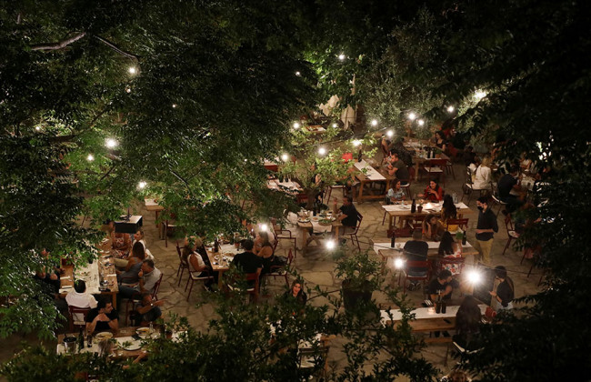 Греция усиливает карантинные ограничения в развлекательных заведениях