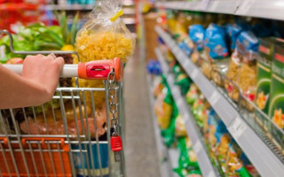 Как магазины заставляют нас покупать ненужные продукты, – эксперт