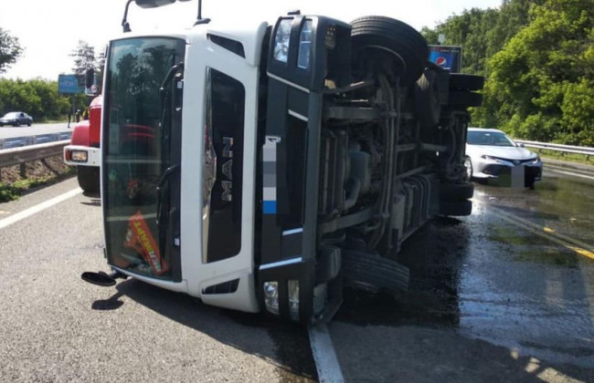 Под Киевом из-за серьезного ДТП была парализована важная трасса, фото