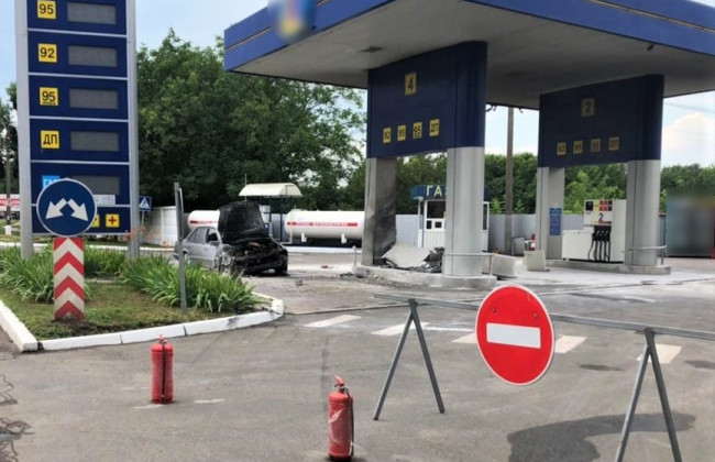 Під Києвом водій збив насмерть жінку та врізався у заправку