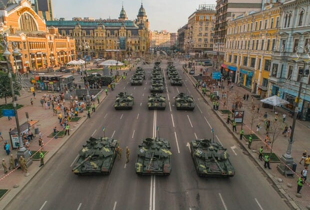 В столице просят сократить рабочий день во время репетиций парада