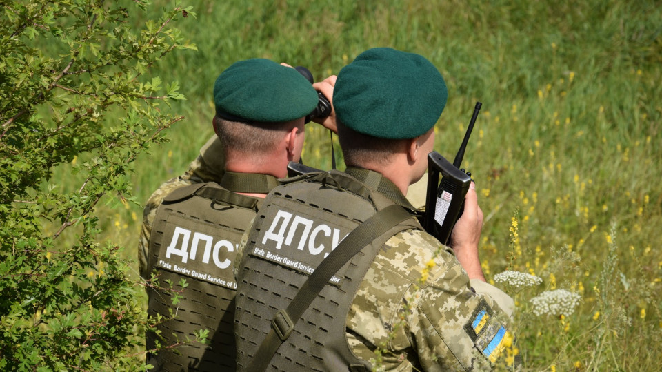 На кордоні з Росією невідомі напали на українських прикордонників