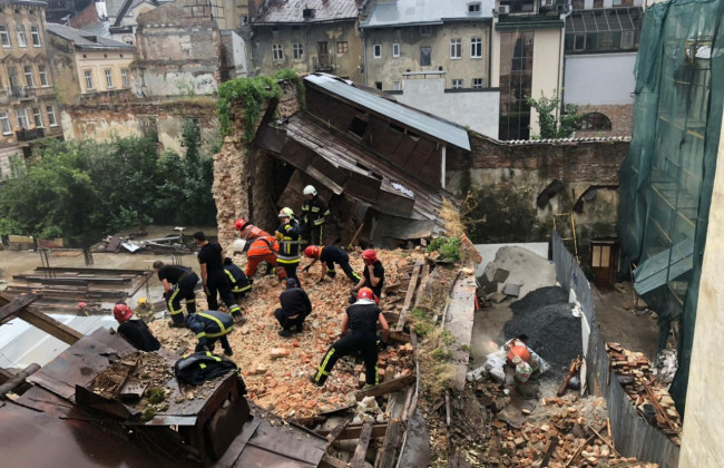 У Львові під час обвалу будинку загинув 17-річний хлопець