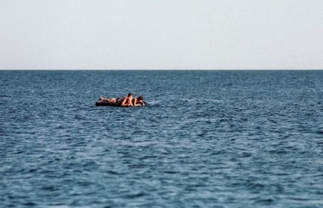 В Запорожской области на матрасе в море унесло двух взрослых с ребенком