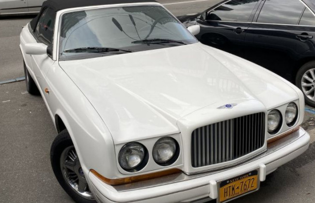 В Киеве заметили самый дорогой кабриолет 90-х, фото