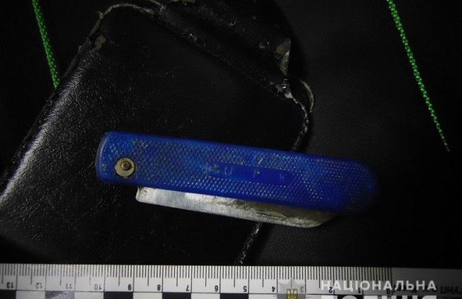 В аеропорту Київ пасажир з ножем накинувся на поліцейського