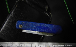 В аеропорту Київ пасажир з ножем накинувся на поліцейського