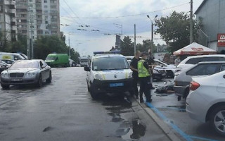 Трагедия в Киеве: на парковке внезапно умер мужчина