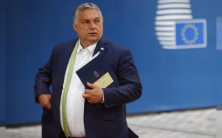 Премьер-министр Венгрии проведет референдум по закону о борьбе с ЛГБТ