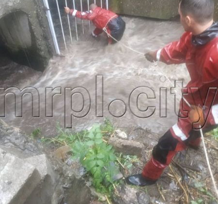 Мощный ливень вслед за Одессой накрыл и Мариуполь: в городе пропал свет, дороги затоплены
