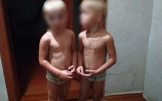 Під Києвом 4-річні близнюки вночі гуляли по трасі
