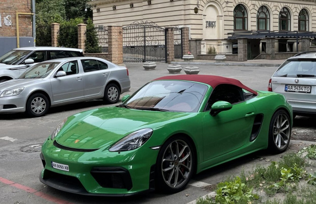 В Киеве засветился элитный Porsche 718 Spyder за 3 миллиона: фото