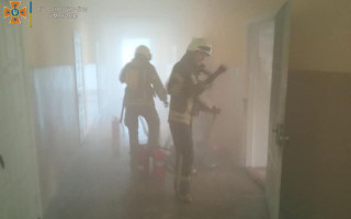 В Киеве горело общежитие: жителей эвакуировали