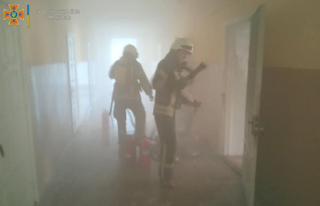 В Киеве горело общежитие: жителей эвакуировали