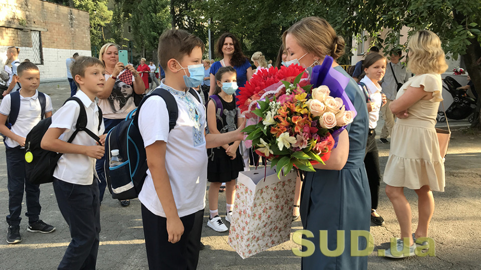 В Киеве педагогов, которые не привились от COVID, могут не допустить к работе с детьми