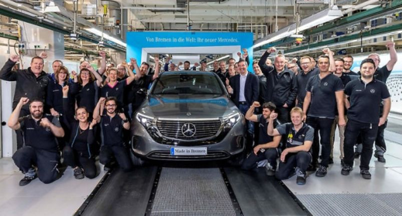 Mercedes пожертвует сотрудниками ради гонки за Tesla