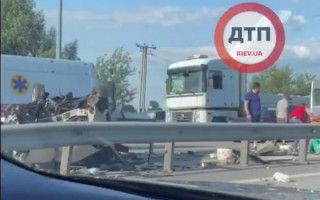 ДТП с летальным исходом: на трассе под Киевом перевернулся автомобиль