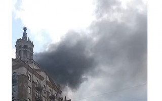 В Киеве на Крещатике вспыхнул жилой дом, видео