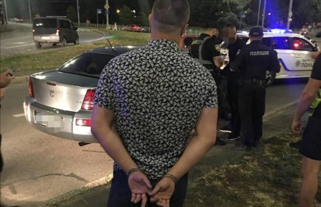 Спецоперація у Києві: затримано трьох нападників на чоловіка