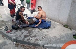 У Києві три робітники отруїлися випарами каналізаційних газів