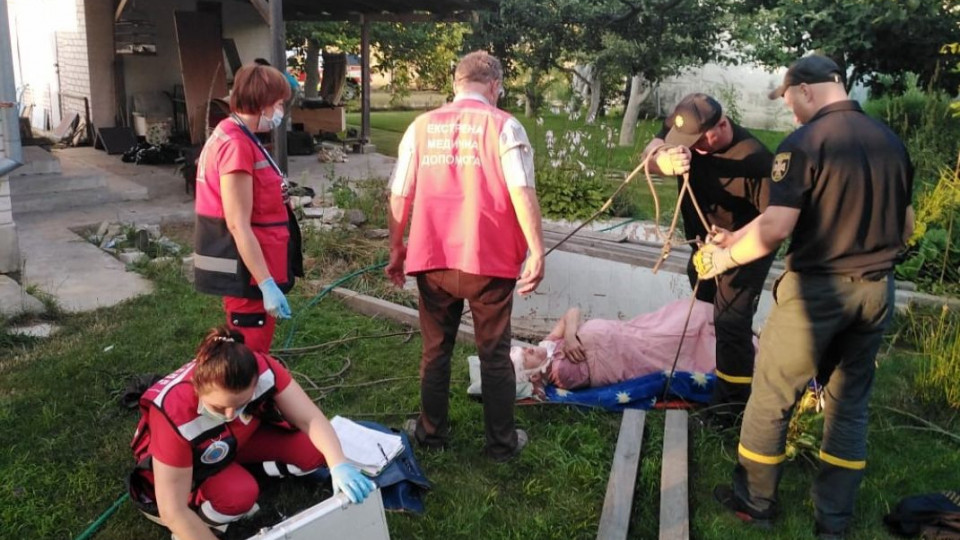 Трагедия под Киевом: женщина упала в пустой глубокий бассейн