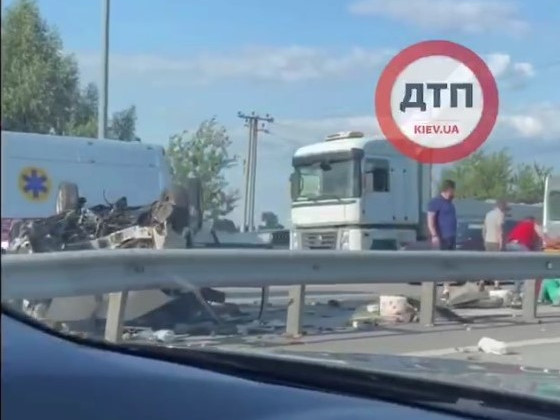 ДТП с летальным исходом: на трассе под Киевом перевернулся автомобиль