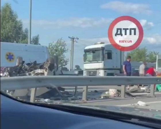 ДТП с летальным исходом: на трассе под Киевом перевернулся автомобиль