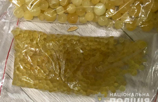 На Волині викрили підпільні цехи і ліквідували канал збуту бурштину до ОАЕ