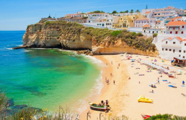 Португалия разрешила въезд для украинцев: что нужно знать