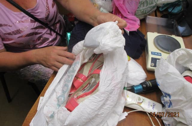 «Попелюшка з наркотиками»: прикордонники затримали контрабандистку