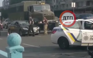 Масштабна автотроща: у Києві водій збив одразу п'ять авто