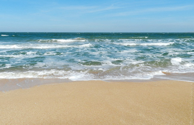 Вода чистая и теплая и нет медуз: туристы показали самый чистый курорт Украины, видео