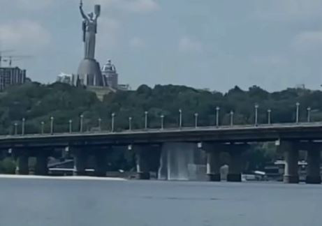 В Киеве новый потоп на мосту Патона, видео