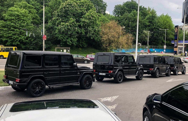 В честь Дня Независимости Кабмин снял для Управления госохраны лимит на аренду легковых авто