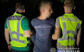 Пограбував та побив літніх людей: у Києві затримали грабіжника