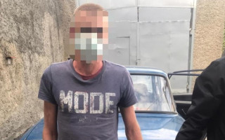 Напал на двух девочек 13 и 14 лет: в Винницкой области поймали педофила