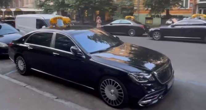 В Киеве заметили самое дорогое такси в Украине, видео