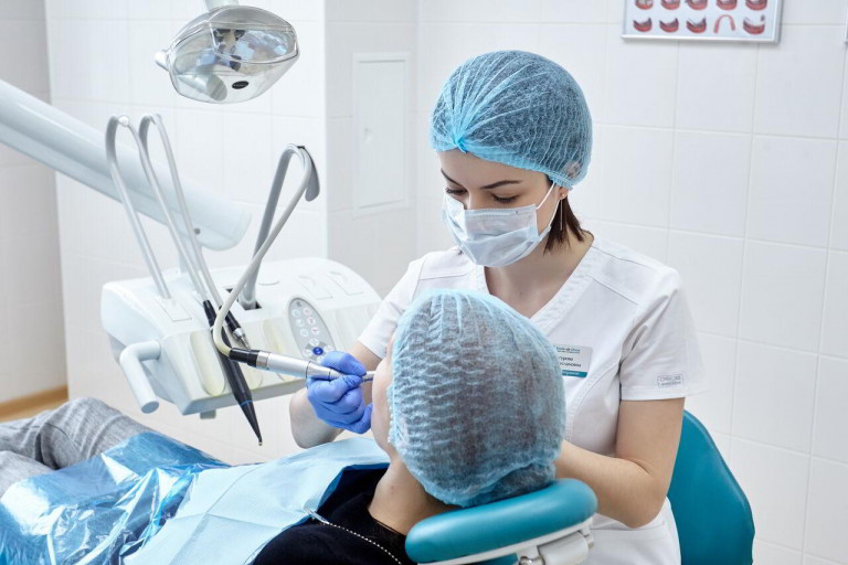 В Ровно стоматолог во время лечения избивала детей: ее лишили лицензии