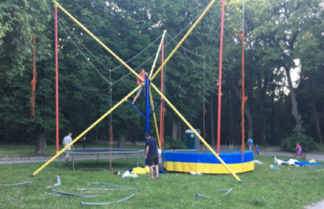 В Кременчуге девочка травмировала позвоночник во время прыжков на батуте