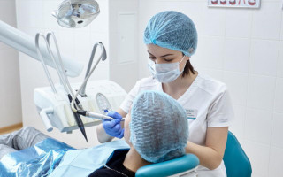 В Ровно стоматолог во время лечения избивала детей: ее лишили лицензии