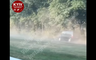 В Киеве водители решили странным способом объехать пробку возле аэропорта Борисполь