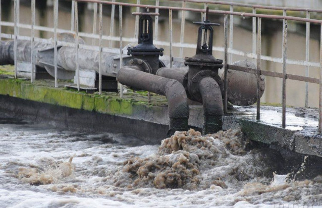 В Киевводоканале заявили, что вода из-под крана в Киеве качественнее и полезнее бутилированной