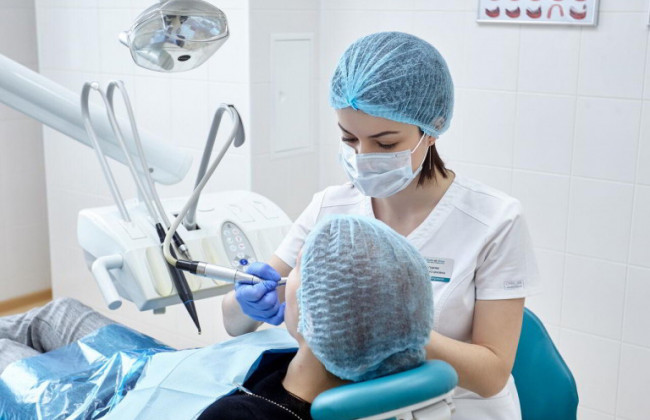 В Ровно стоматолог во время лечения избивала детей: ее лишили лицензии