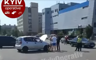 В Киеве 9-летний ребенок за рулем Tesla устроил ДТП