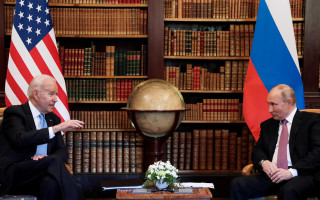Почему Байден не вводит санкции против Путина: названа причина