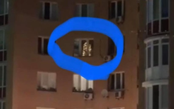 В Киеве заметили украшенную новогоднюю елку