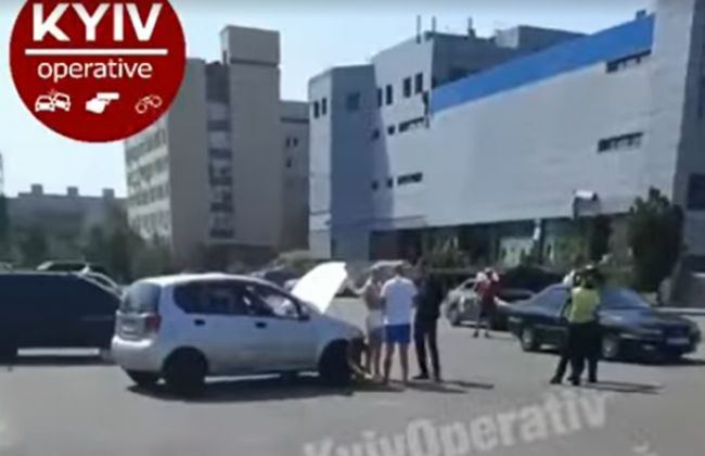 В Киеве 9-летний ребенок за рулем Tesla устроил ДТП