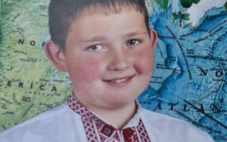Под Киевом несколько дней ищут русоволосого ребенка, фото